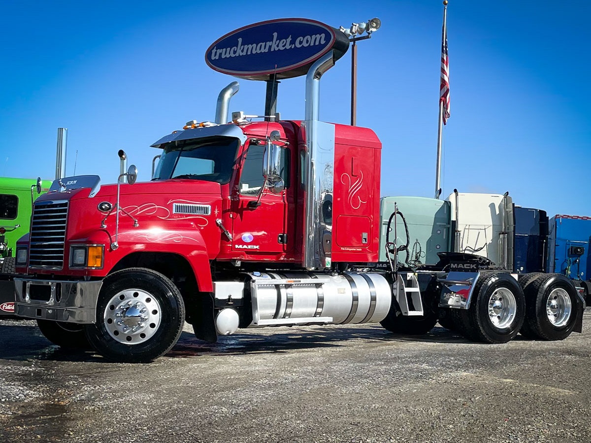 2017 MACK CHU613 SLEEPER