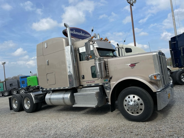 2012 PETERBILT 388 SLEEPER