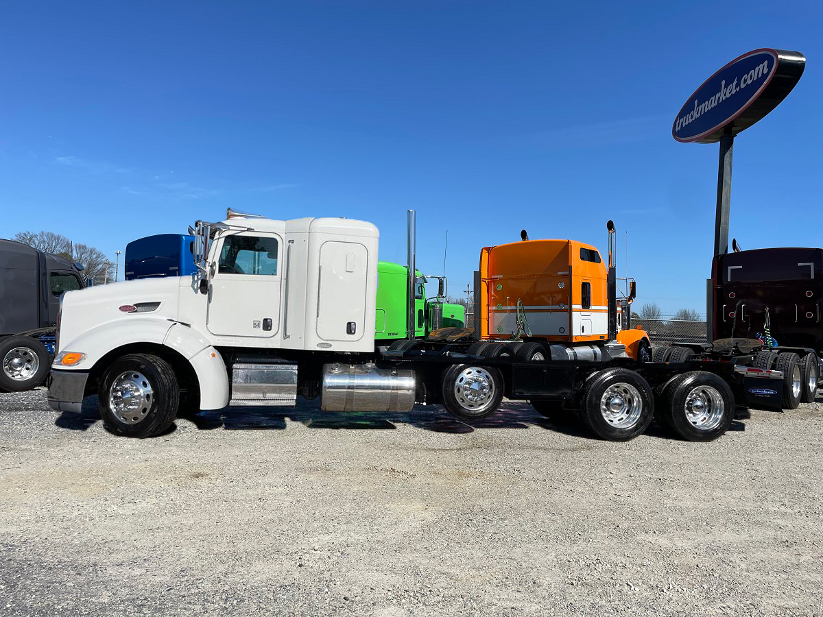 2009 PETERBILT 384 TRI AXLE SLEEPER