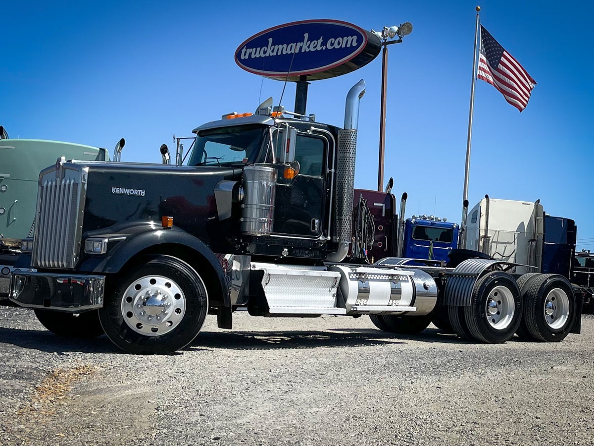 2012 KENWORTH W900L DAYCAB