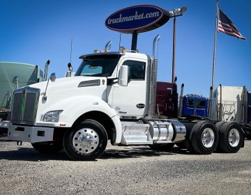2015 Kenworth T880 Daycab 472107