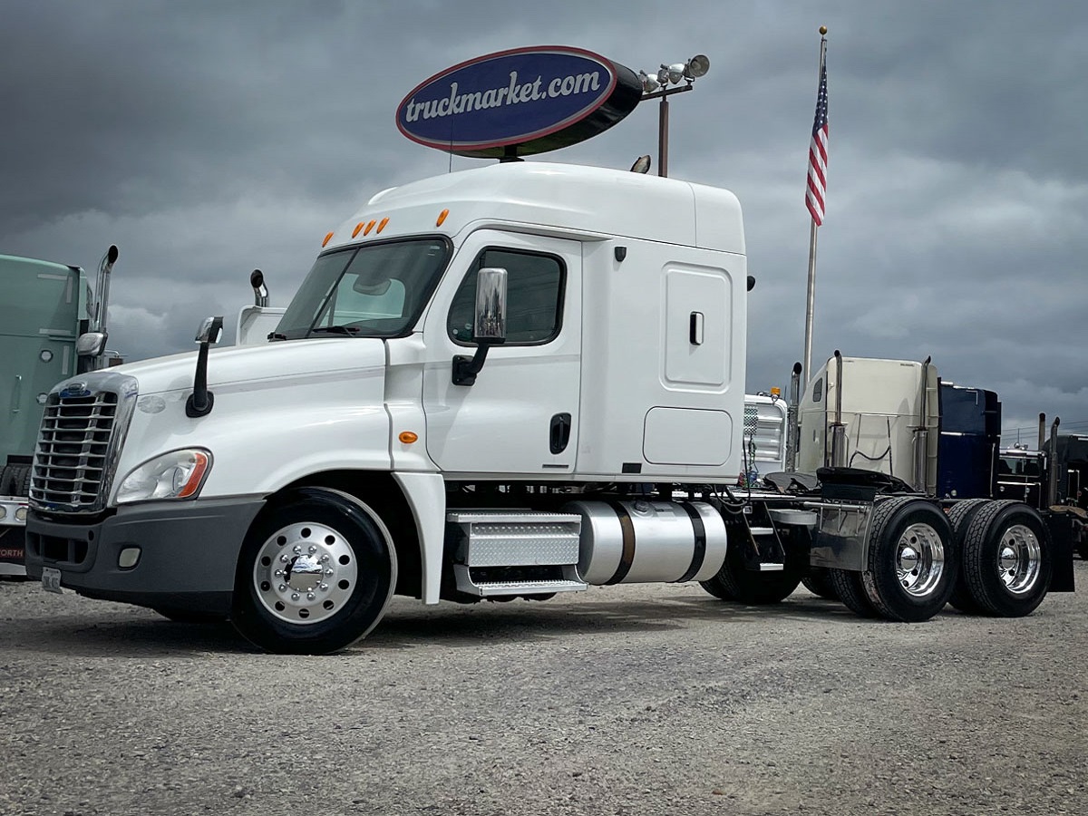 2009 FREIGHTLINER CASCADIA SLEEPER