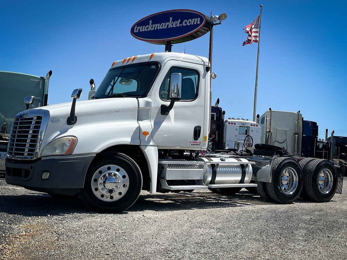 2009 FREIGHTLINER CASCADIA DAYCAB