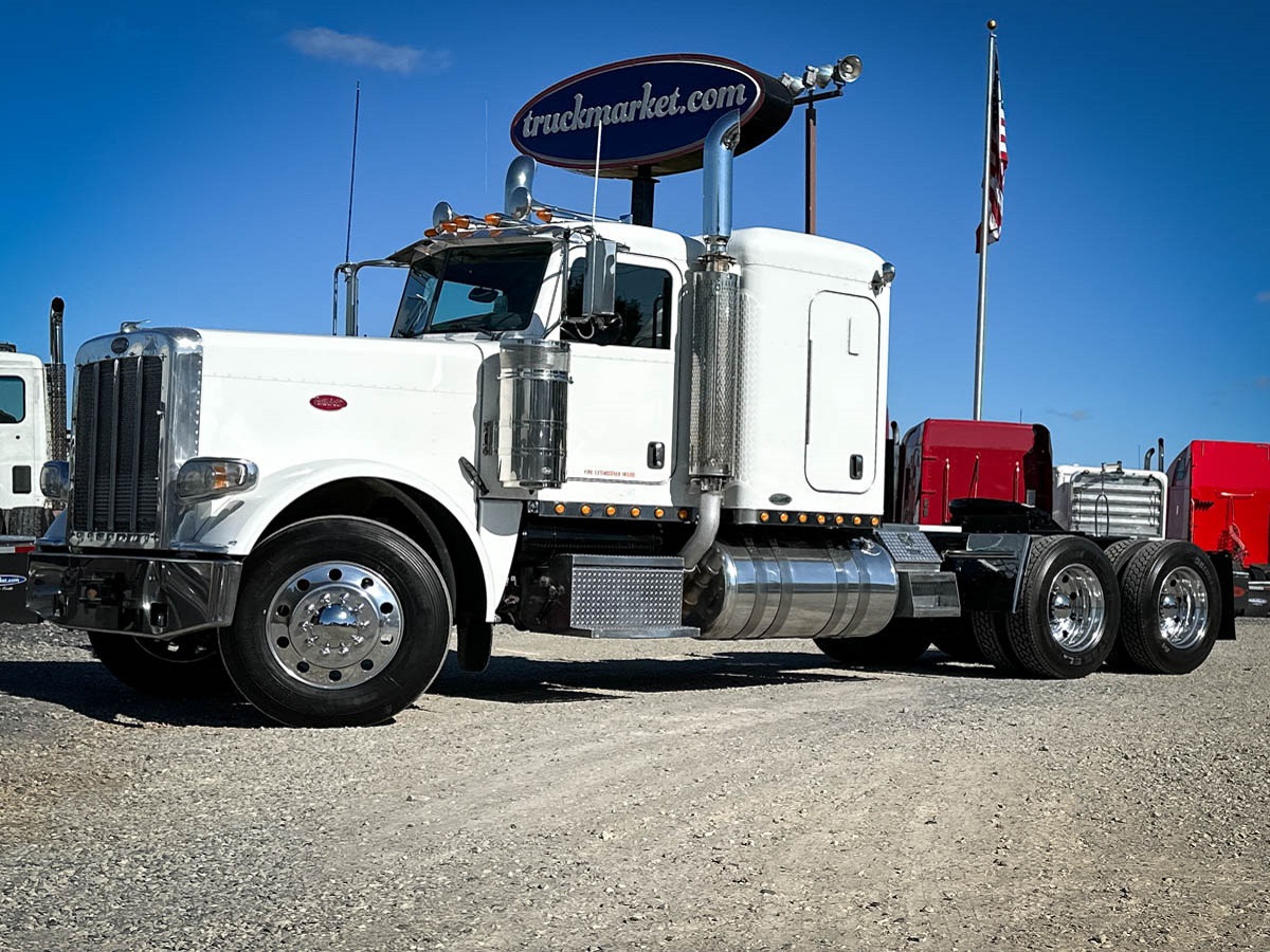 2009 PETERBILT 388 SLEEPER