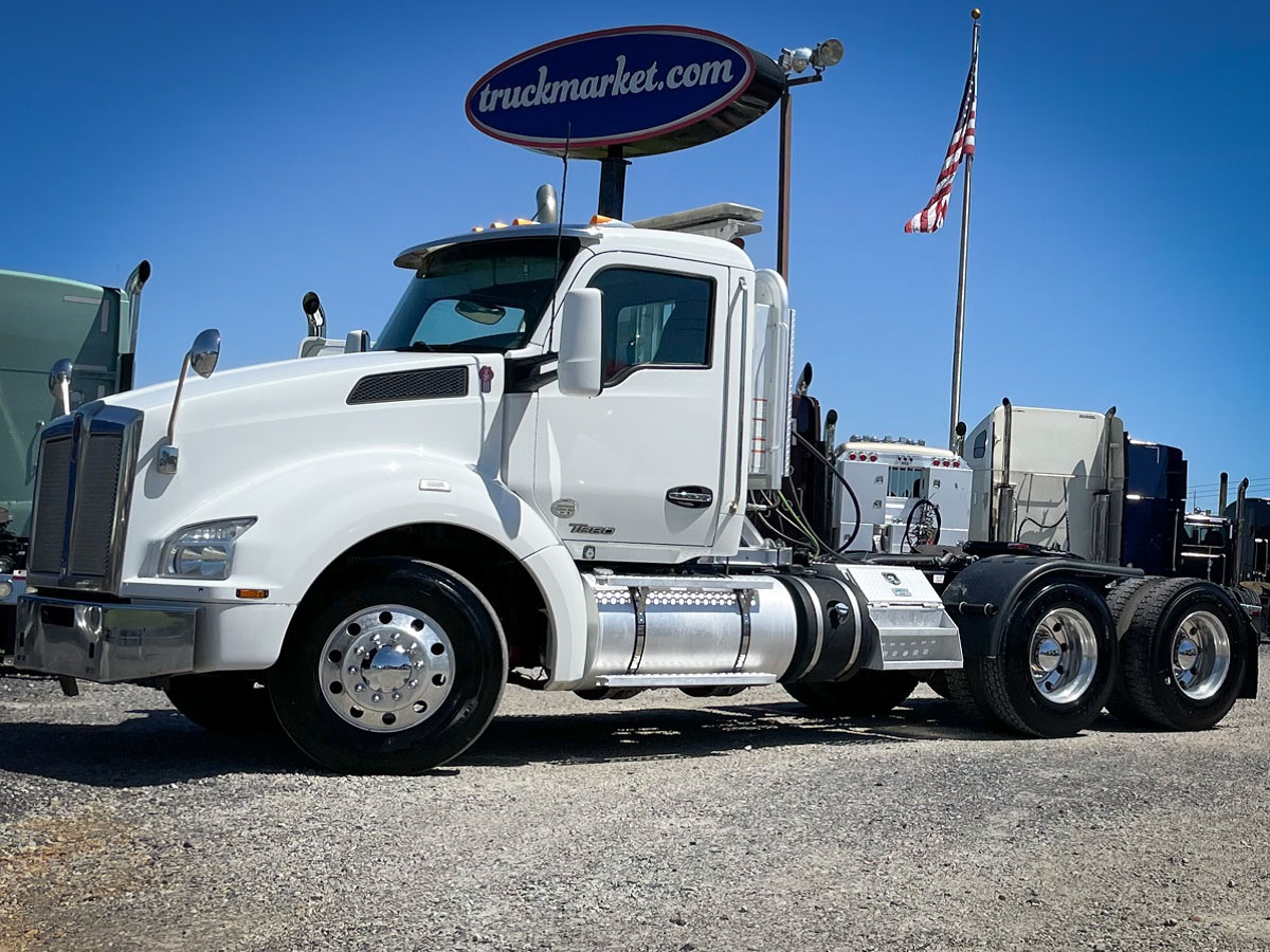 2017 KENWORTH T880 DAYCAB