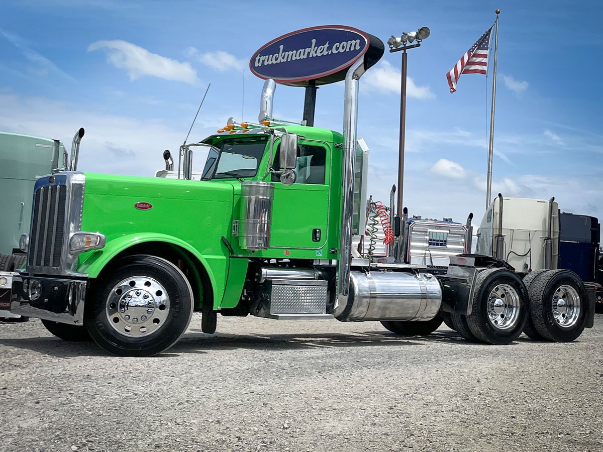 2017 PETERBILT 389 DAYCAB GLIDER KIT