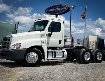 2014 Freightliner Cascadia Daycab Fu9496