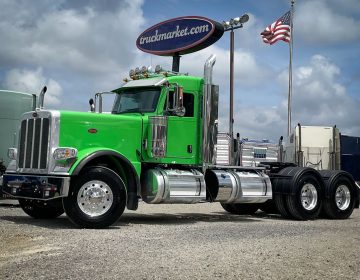 2023 Peterbilt 389 Daycab 858315