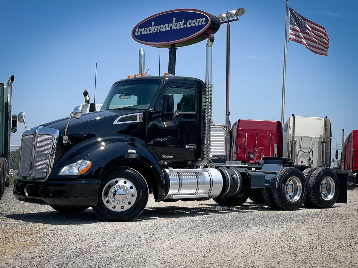 2016 KENWORTH T680 DAYCAB