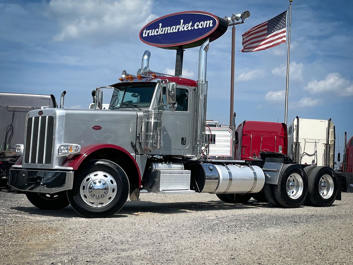 2022 PETERBILT 389 DAYCAB