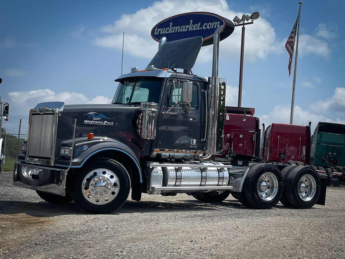2022 WESTERN STAR 4900FA DAYCAB