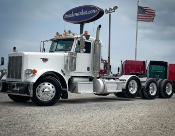 2007 Peterbilt 379 Tri Axle Daycab 679171