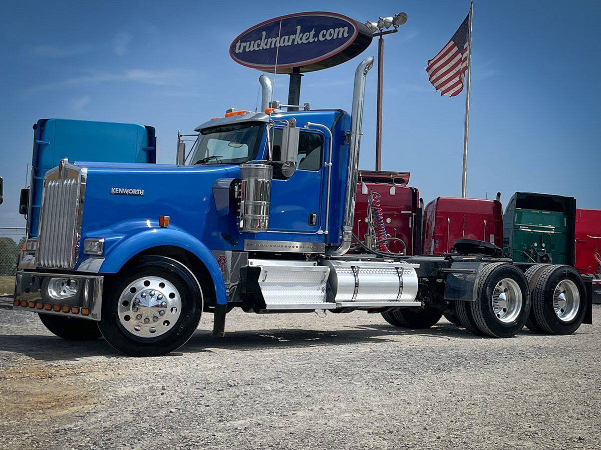 2015 KENWORTH W900L DAYCAB GLIDER