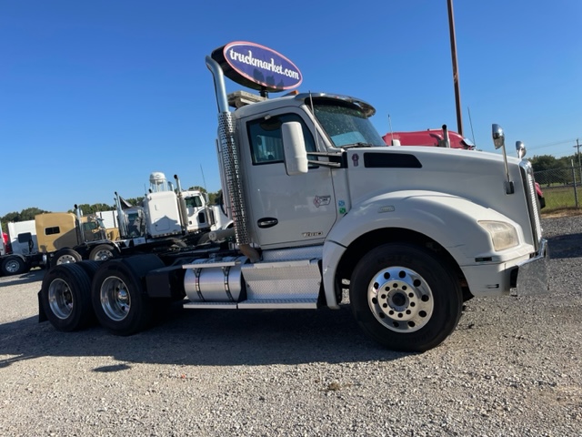 2016 KENWORTH T880 DAYCAB