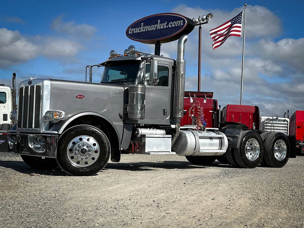 2020 PETERBILT 389 DAYCAB