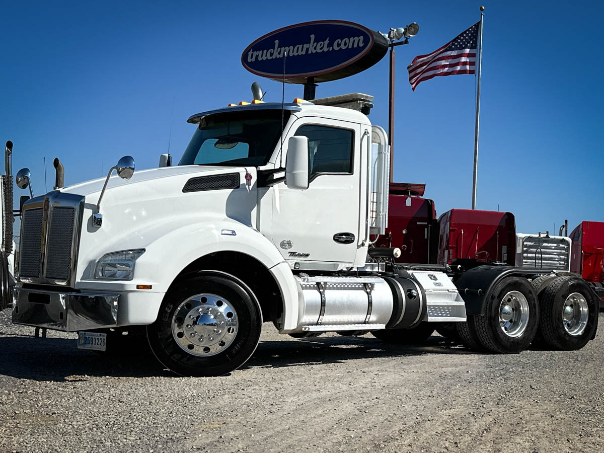 2017 KENWORTH T880 DAYCAB