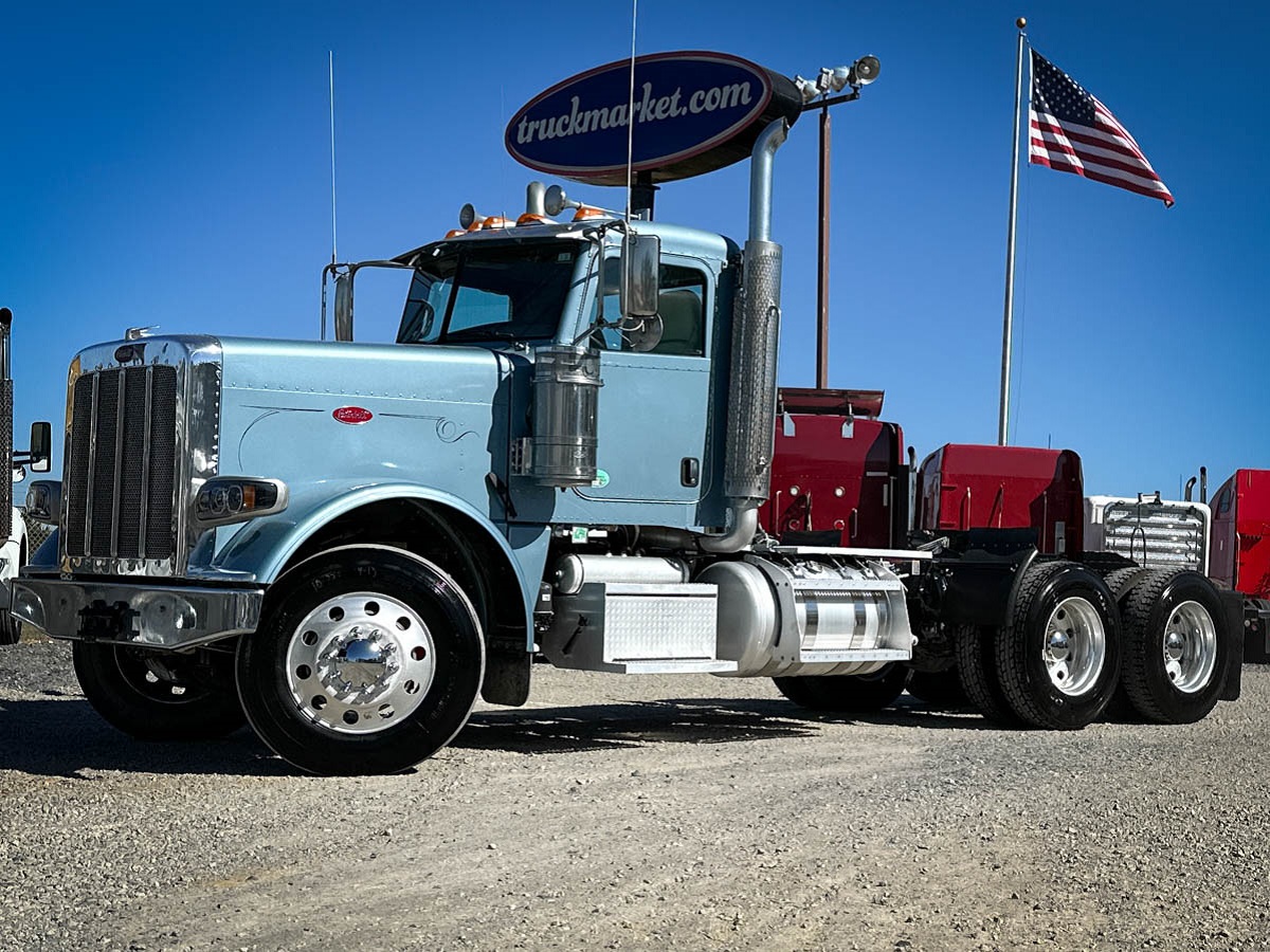 2020 PETERBILT 389 DAYCAB