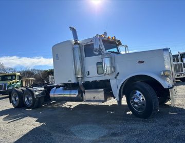 2008 Peterbilt 388 Sleeper 750460