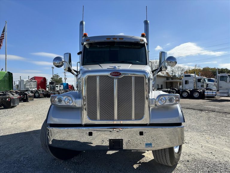 2021 PETERBILT 567 TRI AXLE SLEEPER photo 2