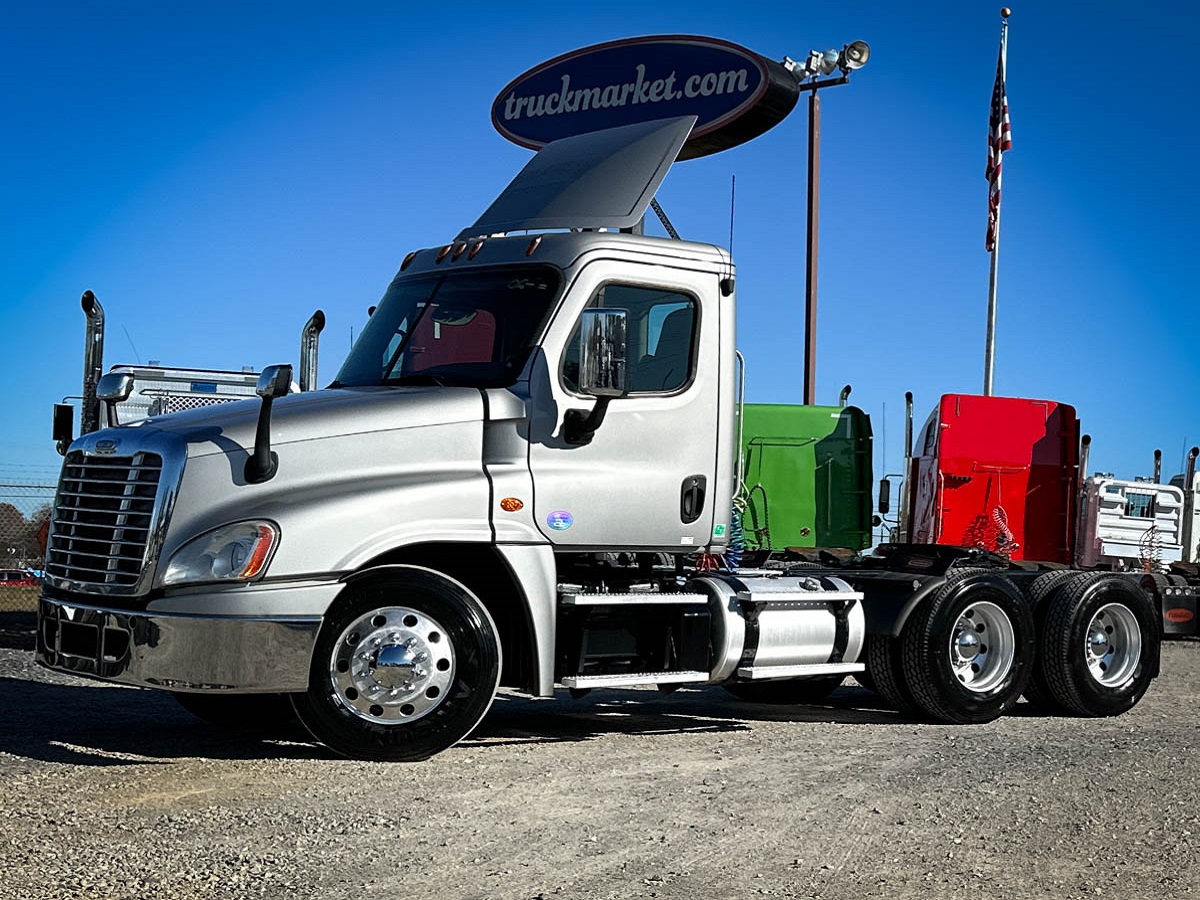 2017 FREIGHTLINER CASCADIA DAYCAB