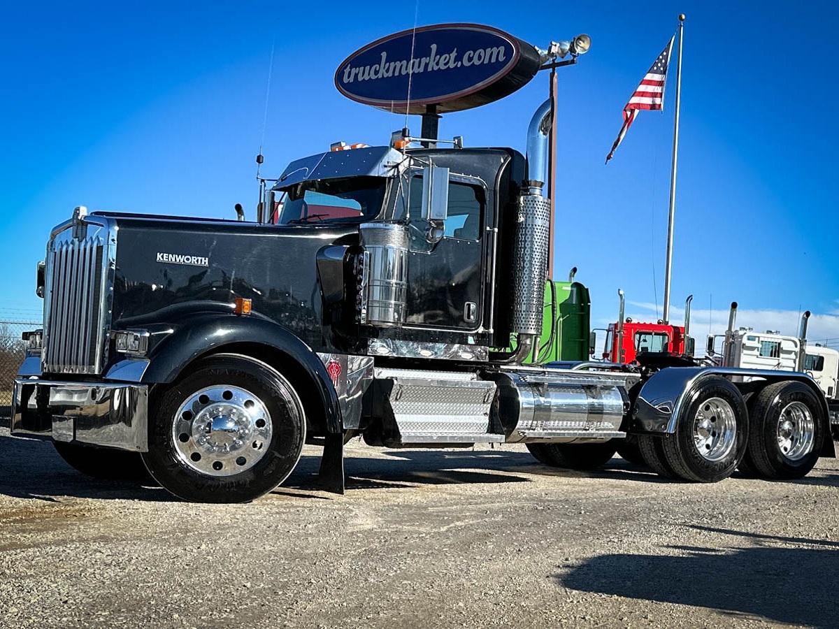 2016 KENWORTH W900L DAYCAB GLIDER KIT
