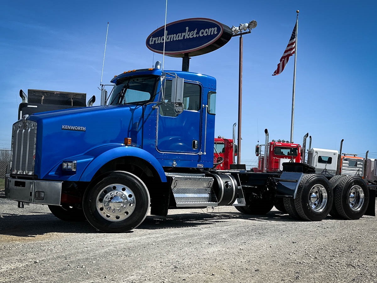 2018 KENWORTH T800 DAYCAB