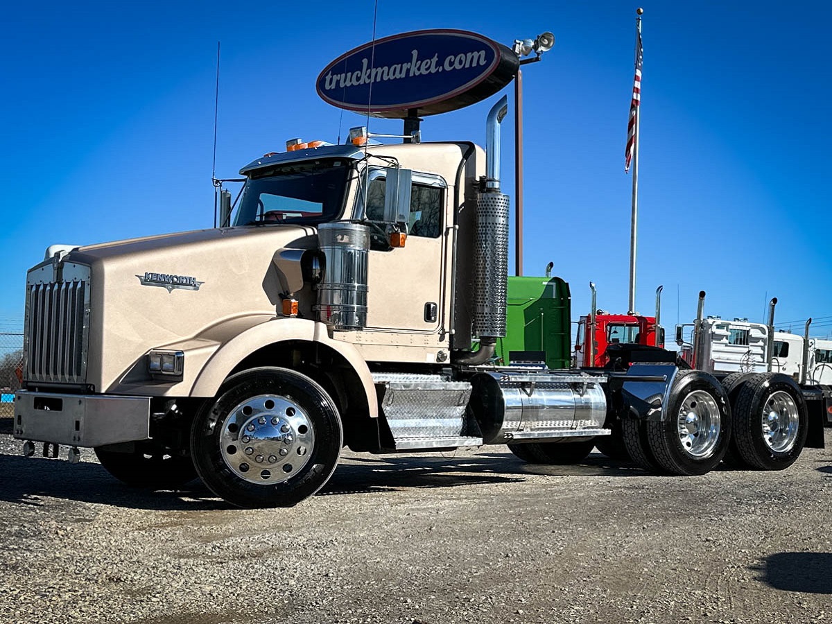 2016 KENWORTH T800 DAYCAB GLIDER KIT