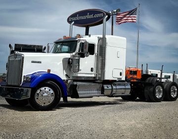 2013 Kenworth W900l Sleeper 360075