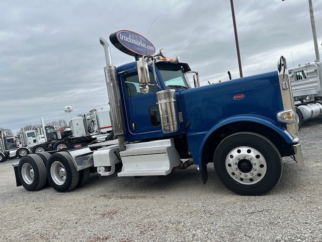 2018 PETERBILT 389 DAYCAB