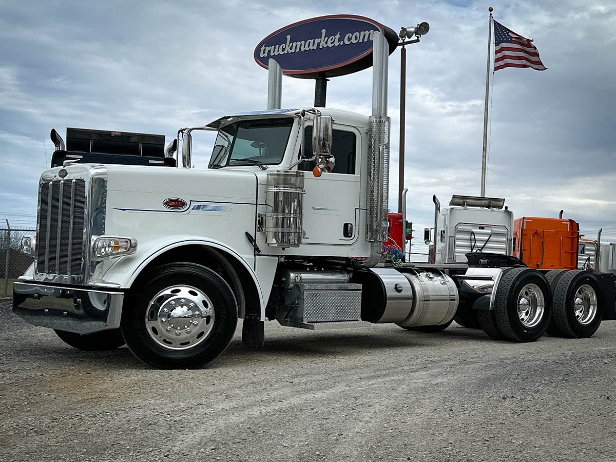 2021 PETERBILT 389 DAYCAB
