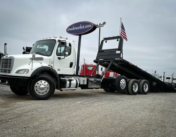 2017 Freightliner M2 Tri Axle Rollback Je2041