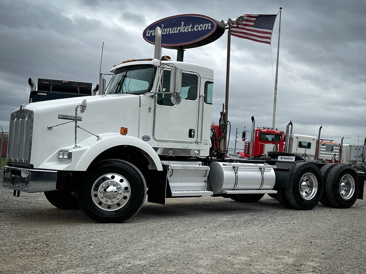 2016 KENWORTH T800 DAYCAB