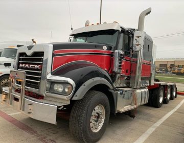 2017 Mack Titan Rawhide Tri Axle Sleeper 002015