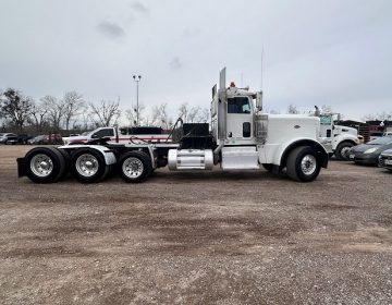 2016 Peterbilt 389 Tri Axle Daycab 315396