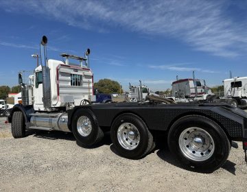 2013 Kenworth T800w Tri Axle Daycab 339516