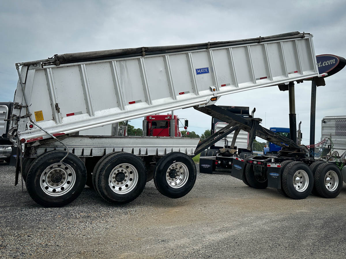 2018 MATE TRI AXLE END DUMP