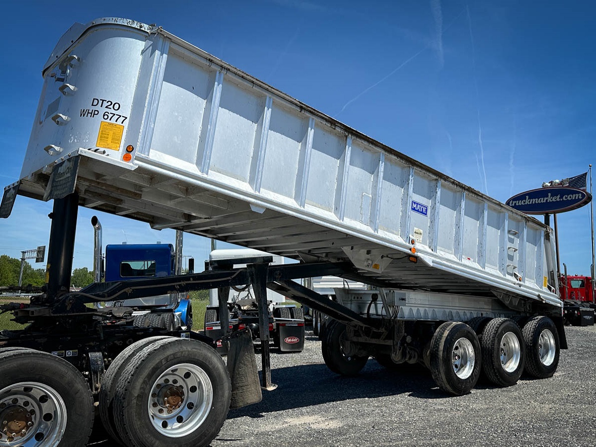 2018 MATE TRI AXLE END DUMP