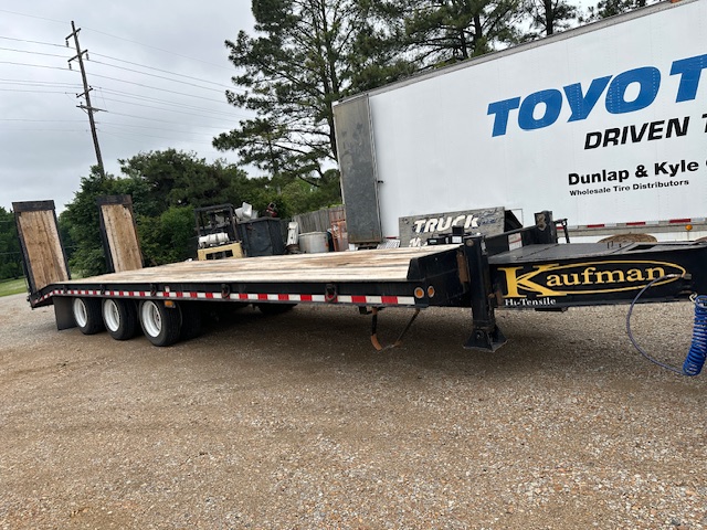 2023 KAUFMAN TRI AXLE FLATBED
