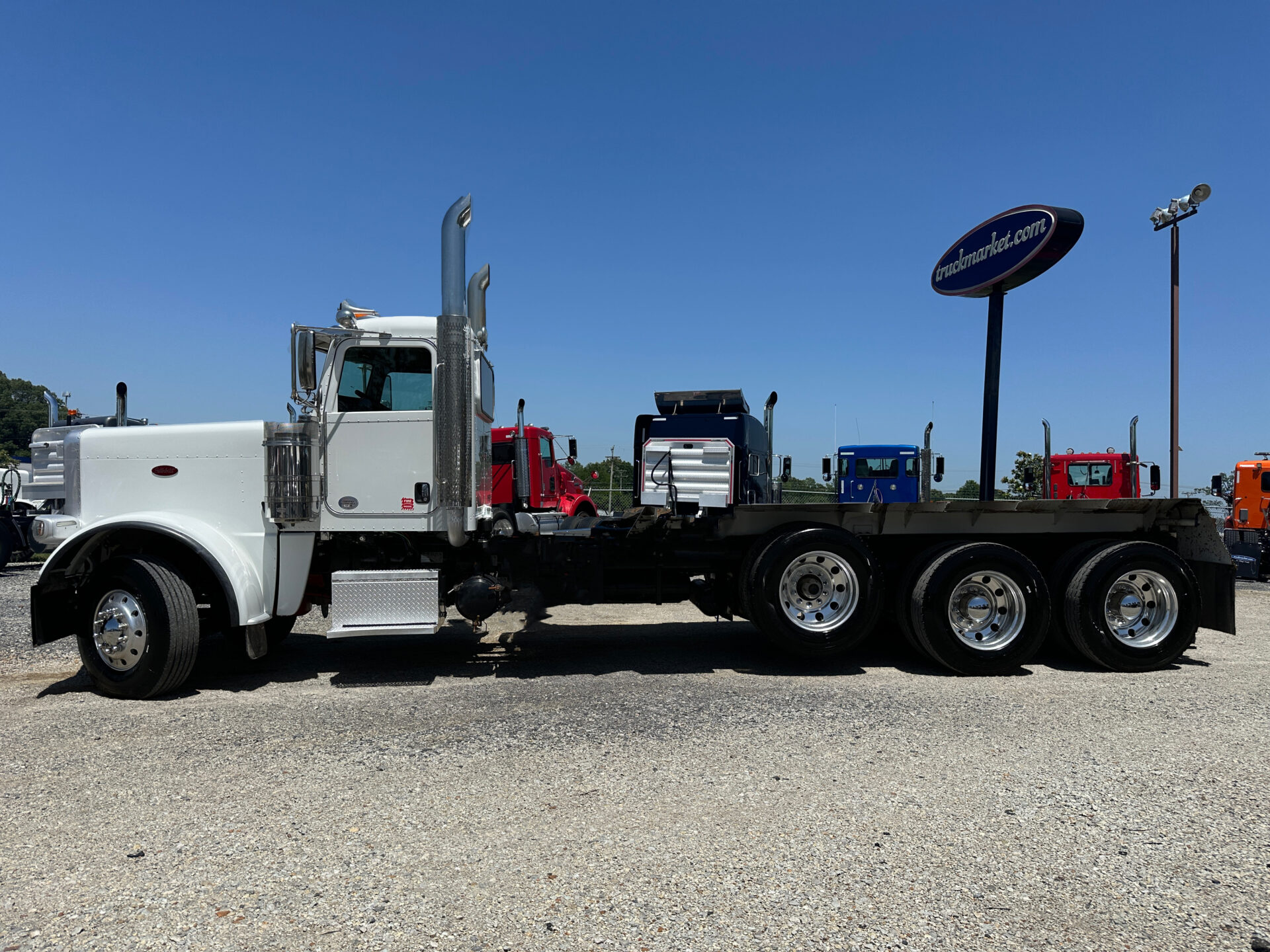 2019 PETERBILT 389 TRI AXLE CAB & CHASSIS