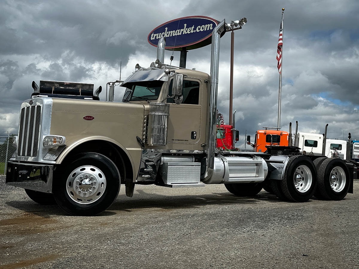 2015 PETERBILT 389 DAYCAB GLIDER KIT