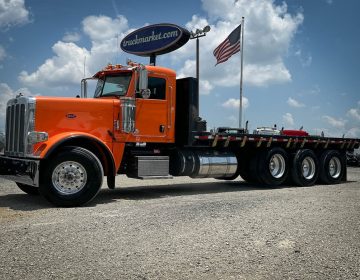 2015 Peterbilt 388 Tri Axle Flatbed 162543