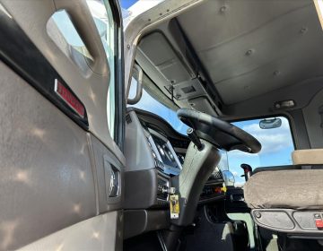 2018 Kenworth T800 Daycab Glider Kit 254337