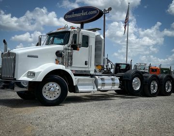 2018 Kenworth T800 Tri Axle Daycab Glider Kit 211242