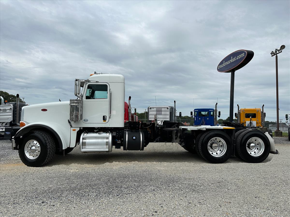 2014 PETERBILT 367 DAYCAB