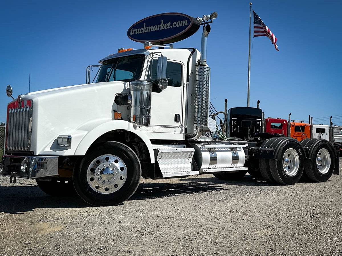 2016 KENWORTH T800 DAYCAB GLIDER