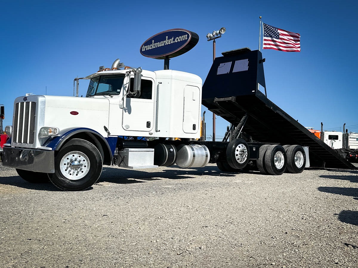 2013 PETERBILT 388 TRI AXLE ROLLBACK