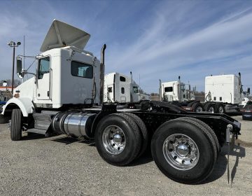 2019 Kenworth T800 Daycab 305402