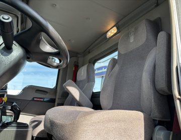 2019 Kenworth T800 Daycab 305402