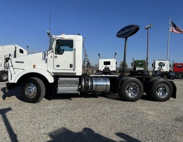 2019 Kenworth T800 Daycab 305401