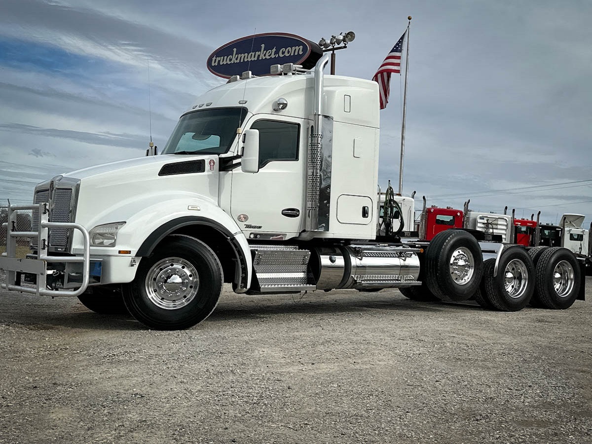 2015 KENWORTH T880 TRI AXLE SLEEPER
